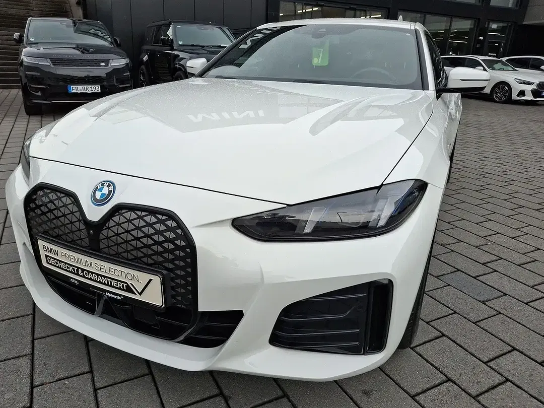 BMW i4 - Thumbnail 8