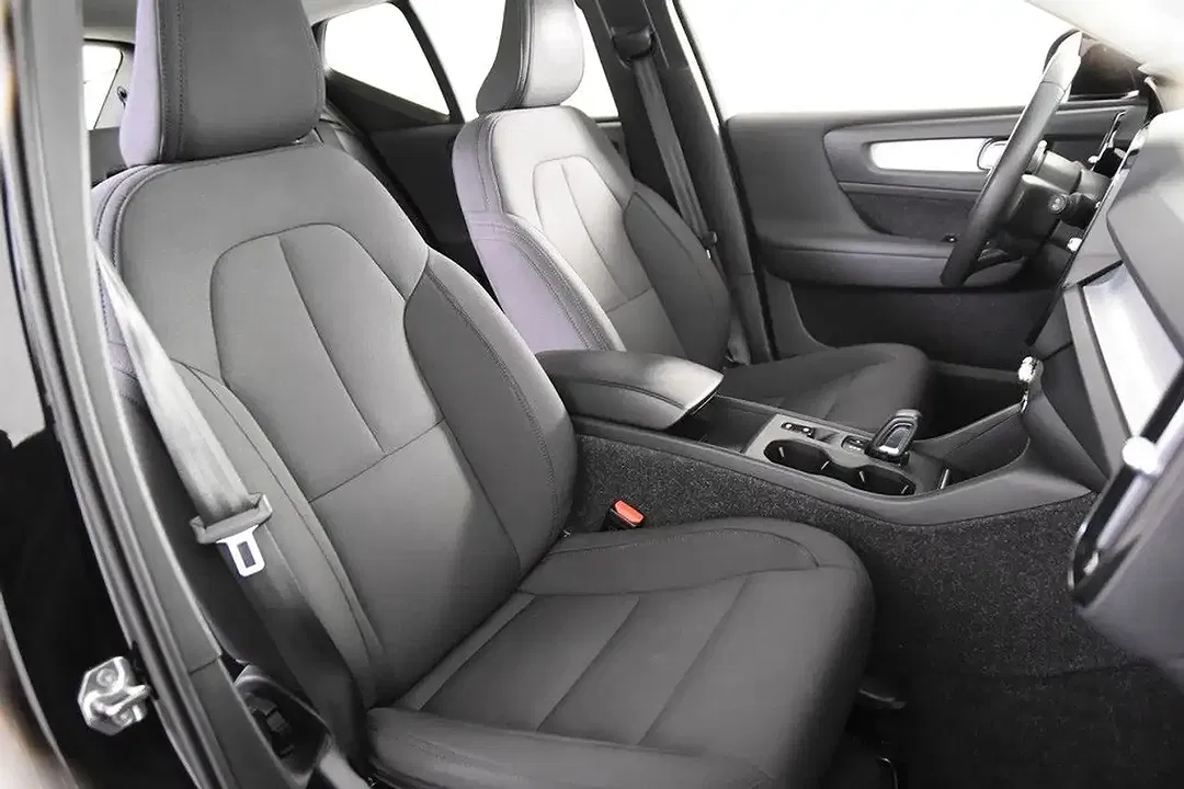 Volvo XC40 - Thumbnail 3