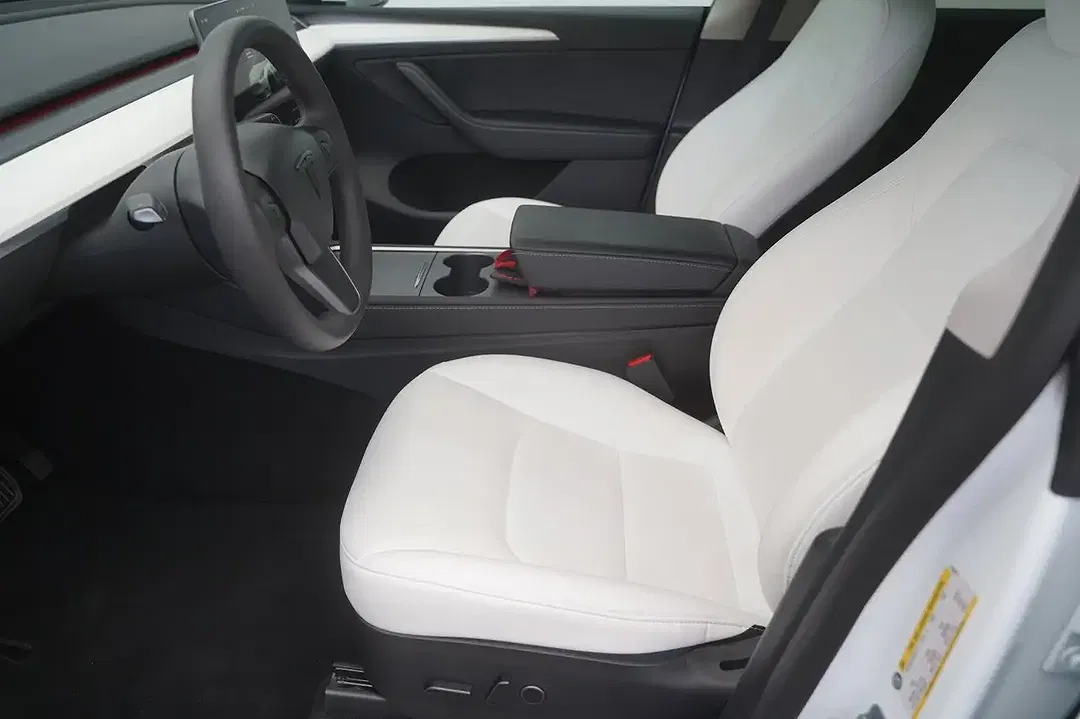 Tesla Model Y - Thumbnail 9
