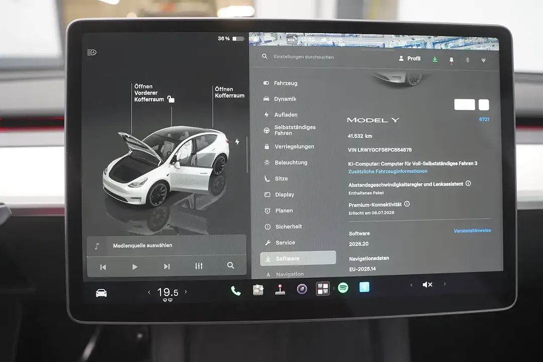 Tesla Model Y - Thumbnail 11