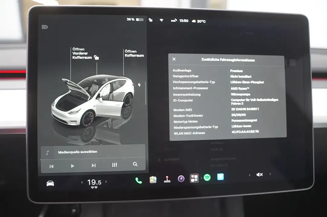Tesla Model Y - Thumbnail 12