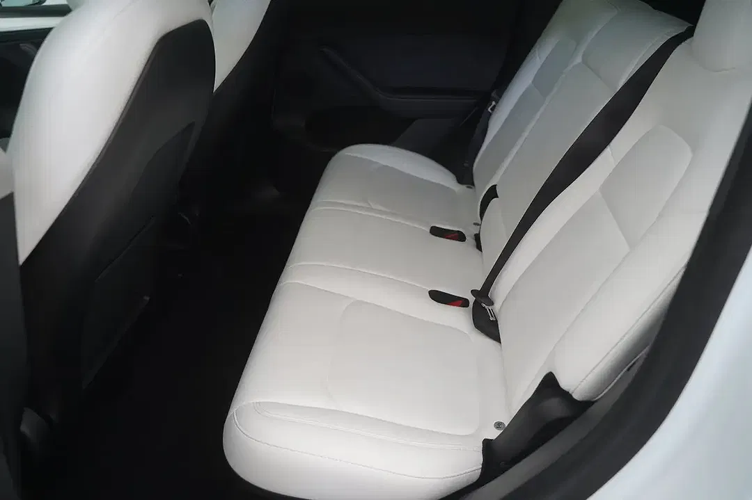 Tesla Model Y - Thumbnail 8