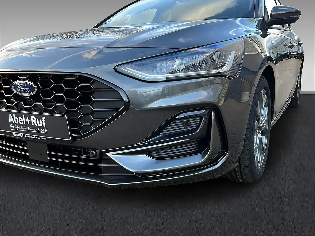 Ford Focus - Thumbnail 3