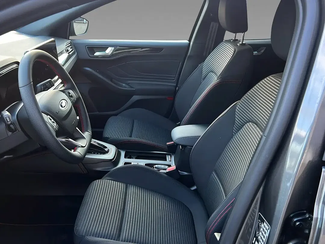 Ford Focus - Thumbnail 9