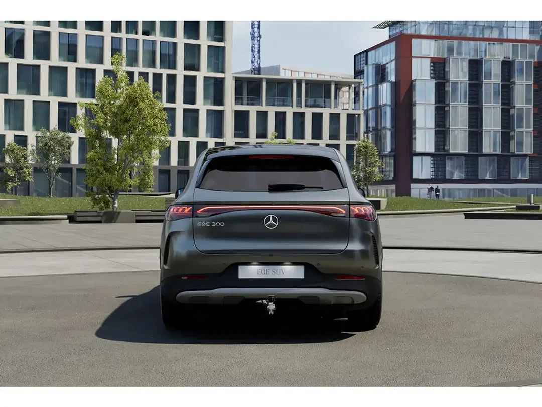 Mercedes-Benz EQE SUV - Thumbnail 13