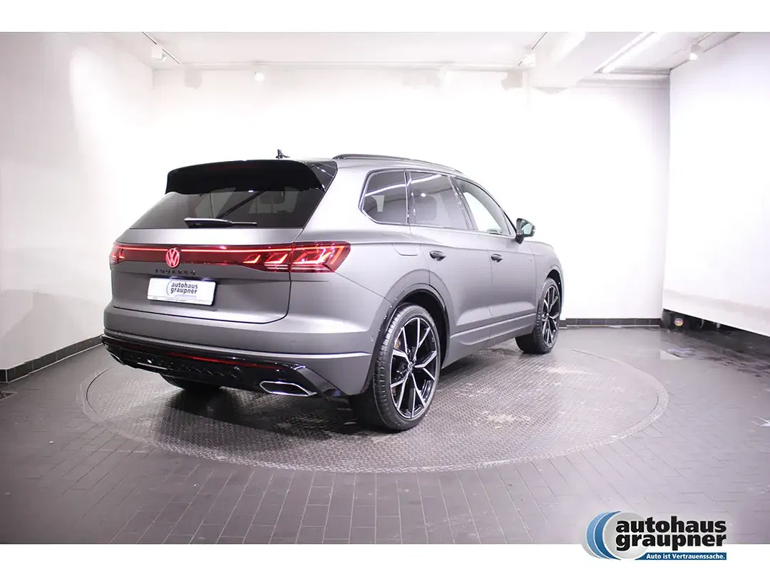Volkswagen Touareg - Thumbnail 4