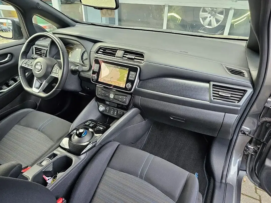 Nissan Leaf - Thumbnail 10