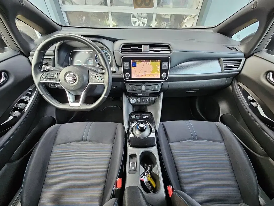 Nissan Leaf - Thumbnail 11