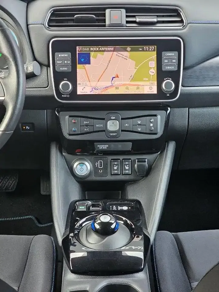 Nissan Leaf - Thumbnail 13