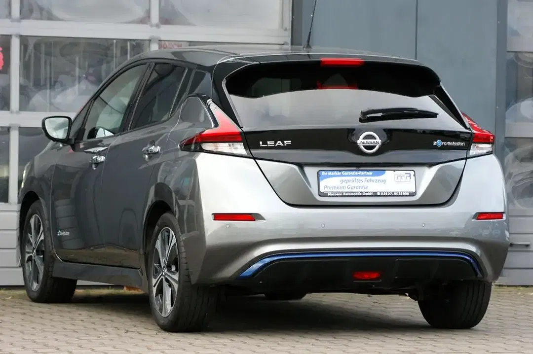 Nissan Leaf - Thumbnail 3