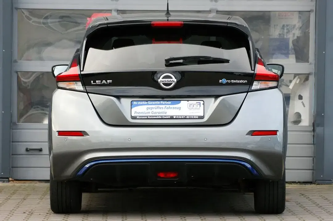 Nissan Leaf - Thumbnail 6
