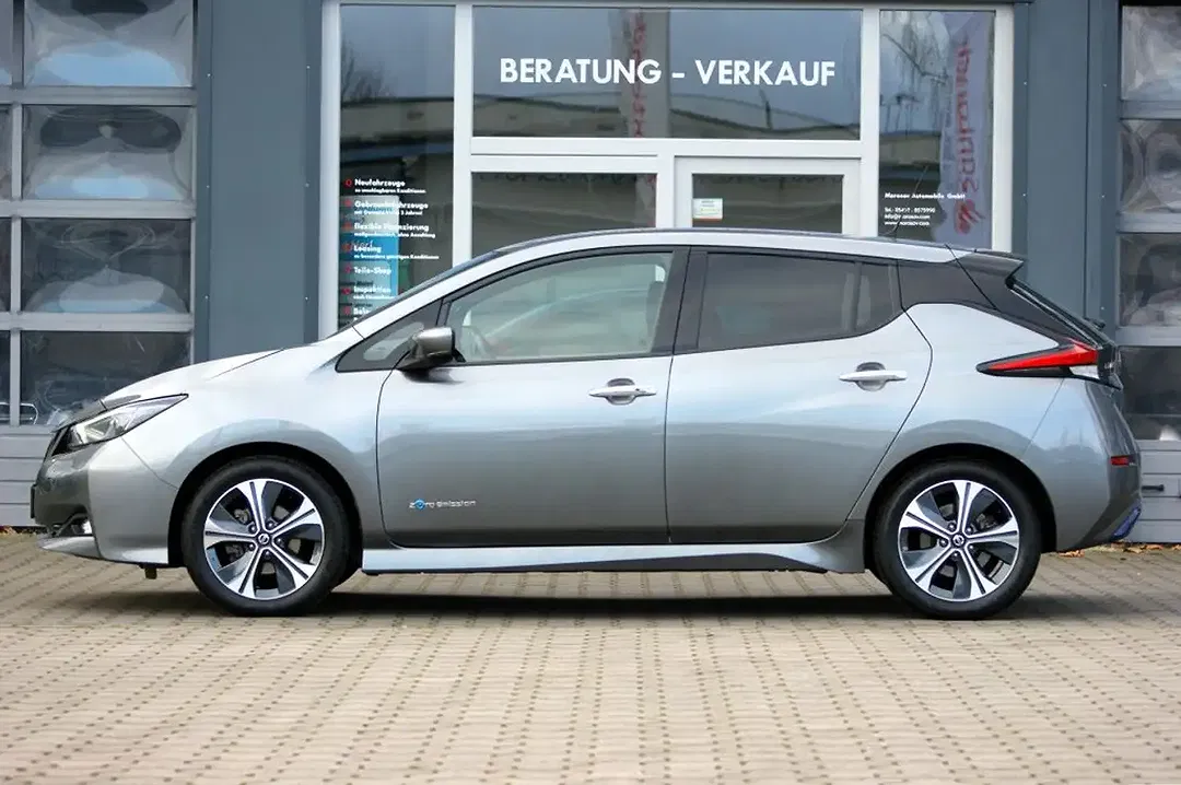 Nissan Leaf - Thumbnail 7