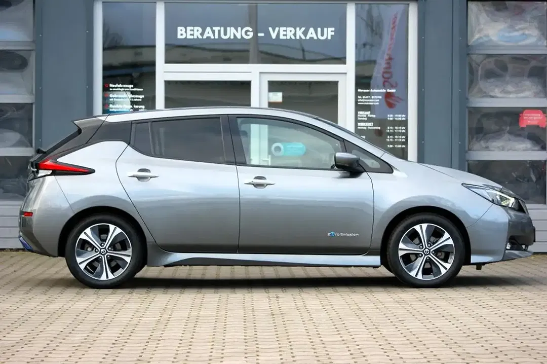 Nissan Leaf - Thumbnail 8