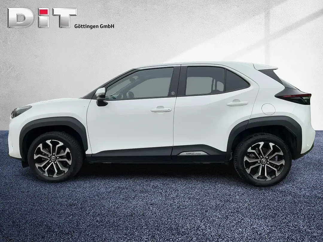 Toyota Yaris Cross - Thumbnail 2
