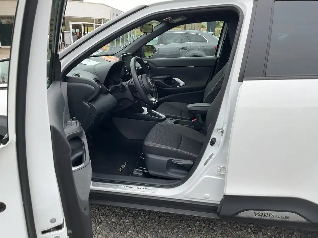 Toyota Yaris Cross - Thumbnail 8