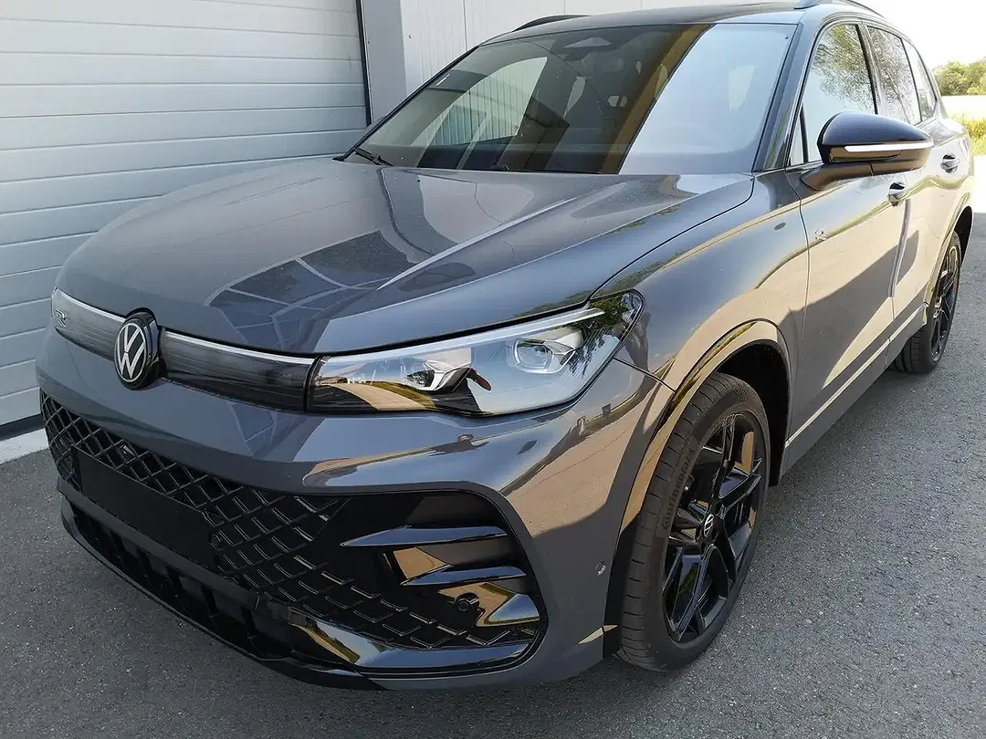 Volkswagen Tiguan - Thumbnail 1
