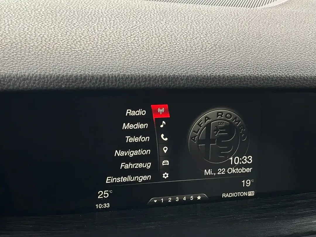 Alfa Romeo Stelvio - Thumbnail 10