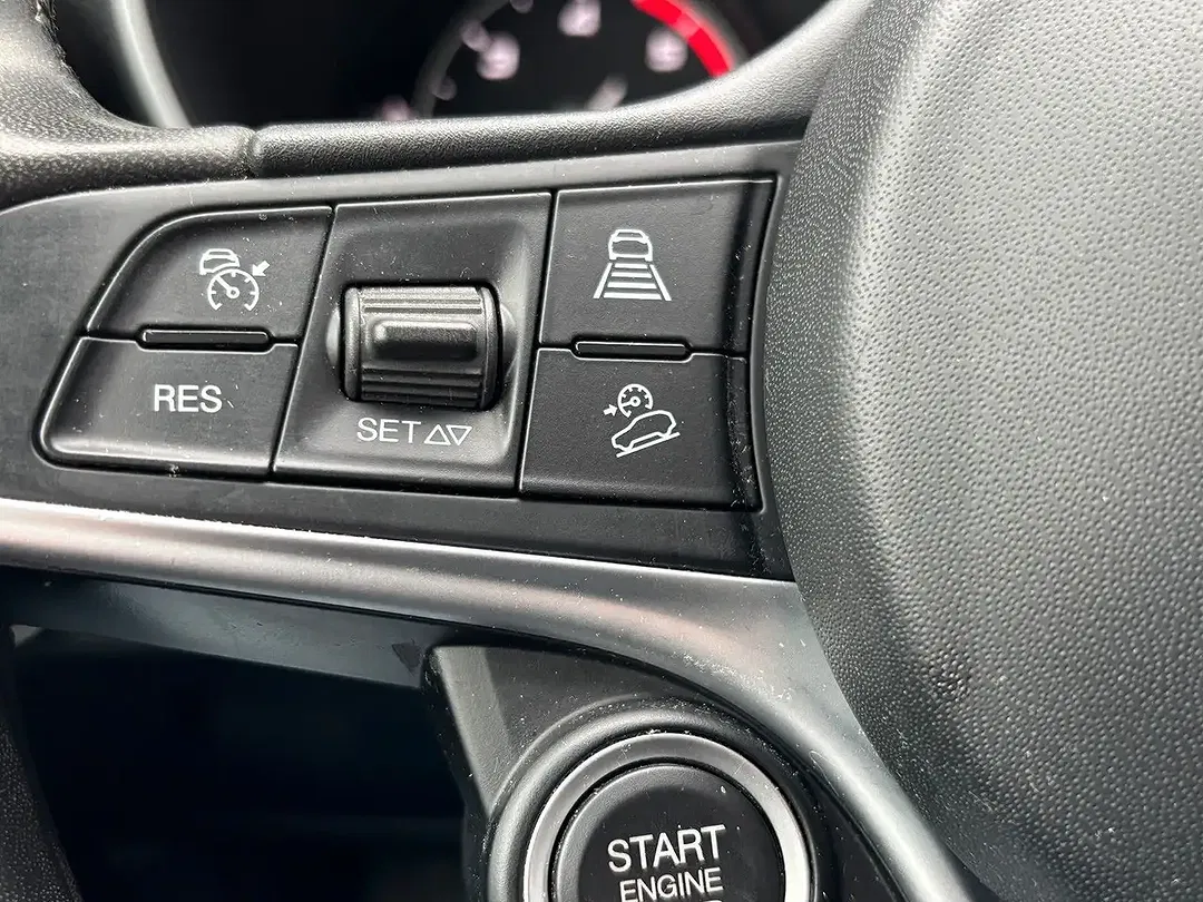 Alfa Romeo Stelvio - Thumbnail 14