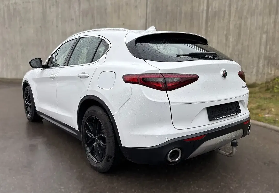 Alfa Romeo Stelvio - Thumbnail 3