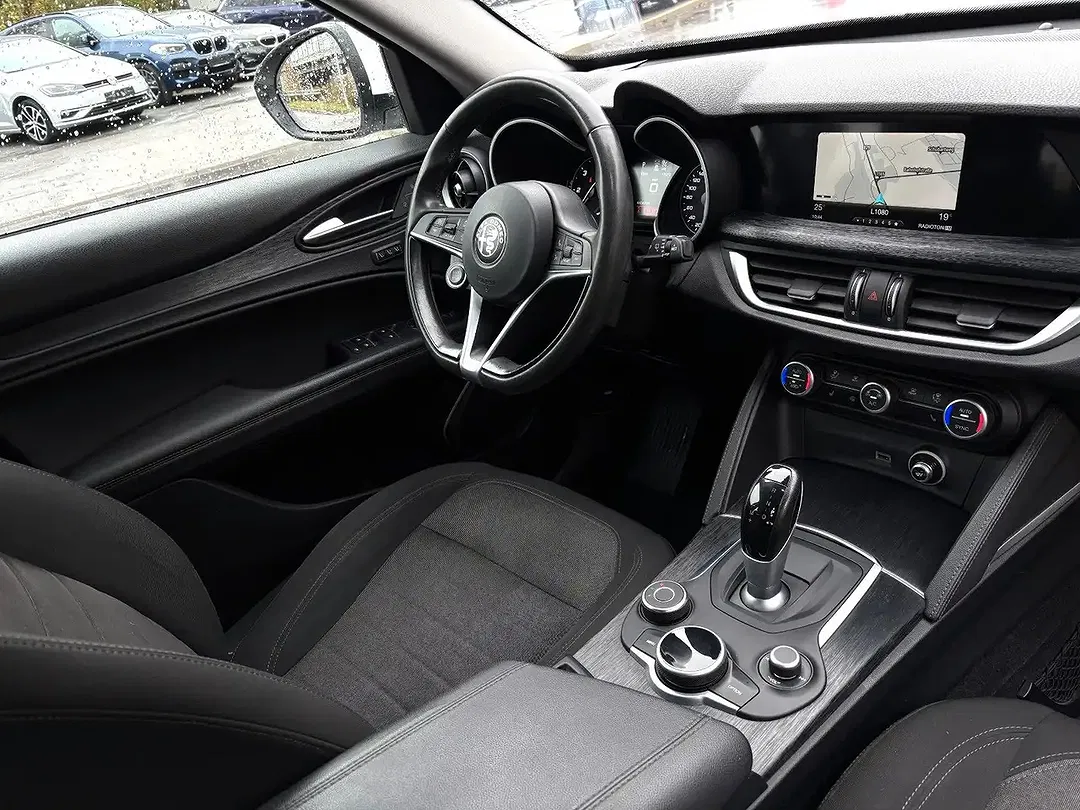Alfa Romeo Stelvio - Thumbnail 5