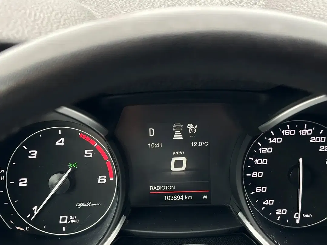 Alfa Romeo Stelvio - Thumbnail 6