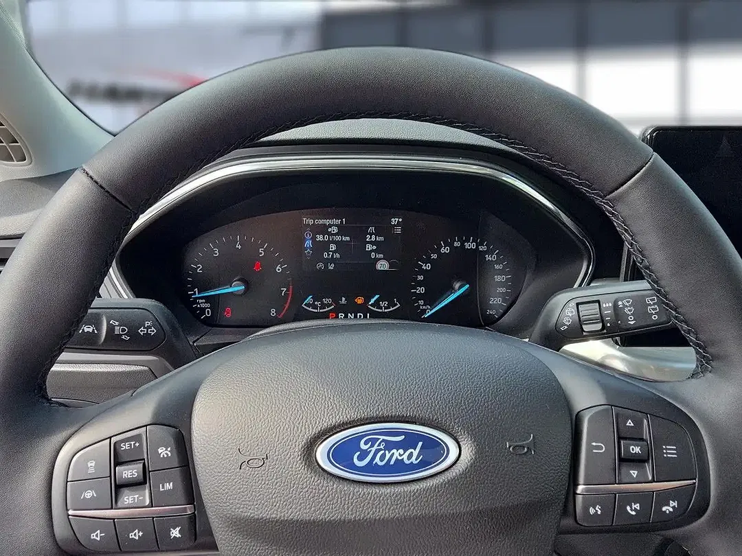Ford Focus - Thumbnail 13