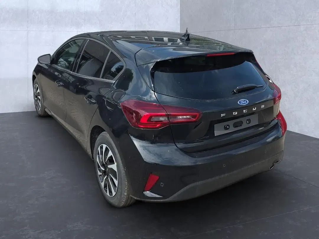 Ford Focus - Thumbnail 3