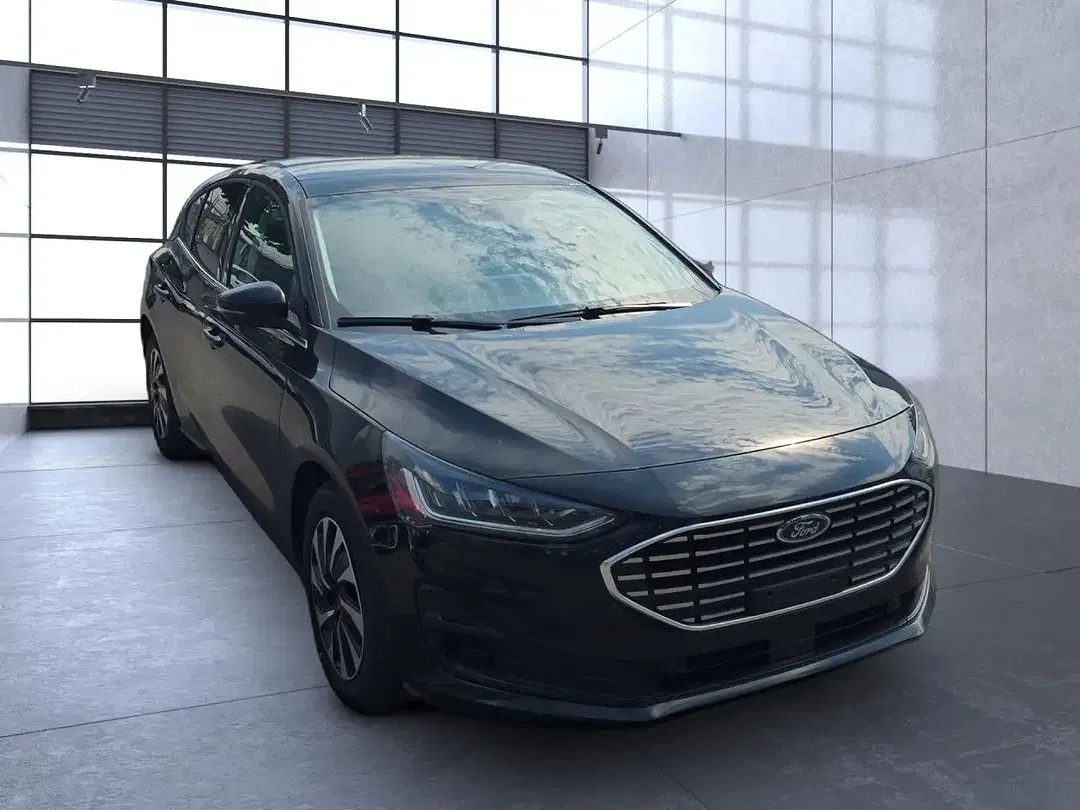 Ford Focus - Thumbnail 4