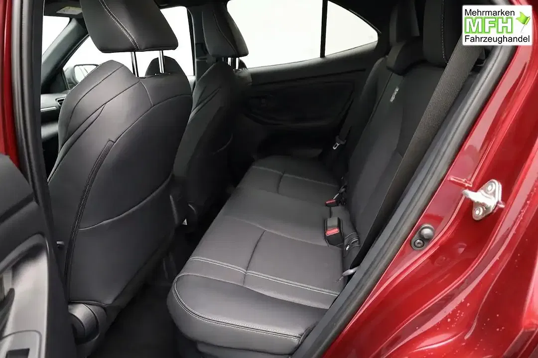 Toyota Yaris - Thumbnail 10