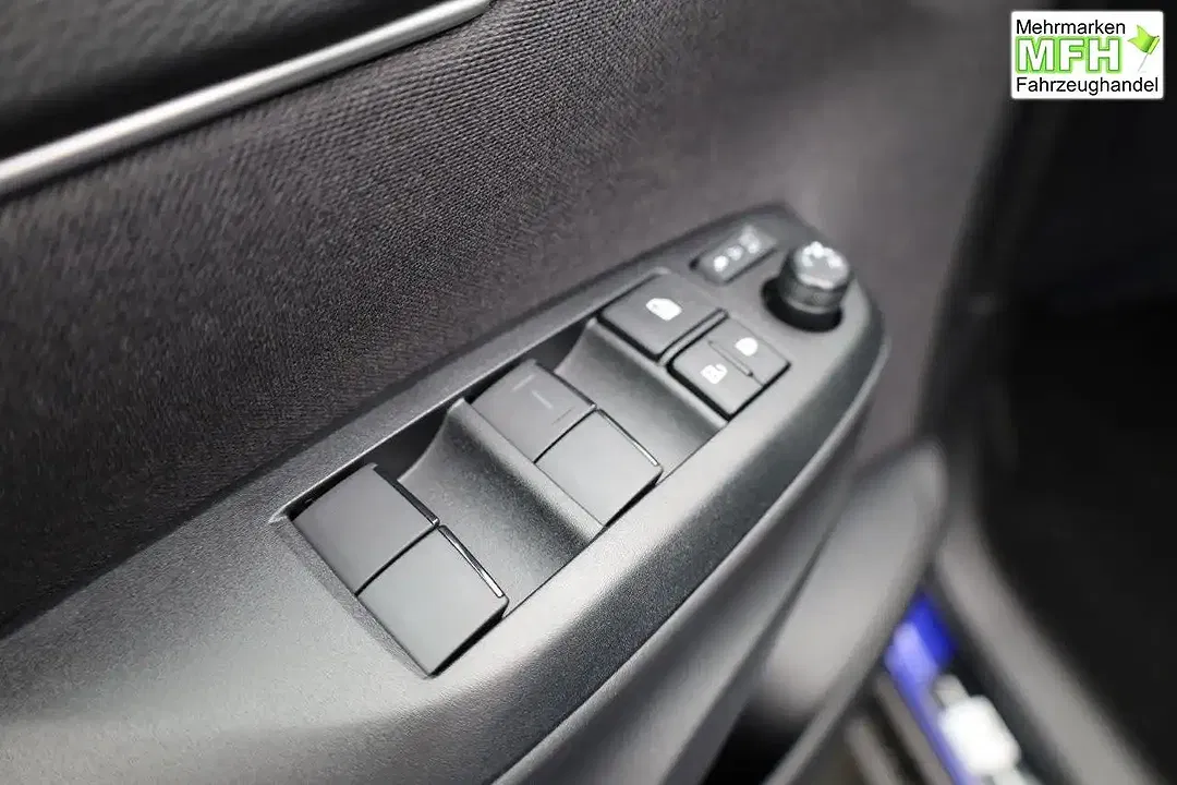 Toyota Yaris - Thumbnail 11