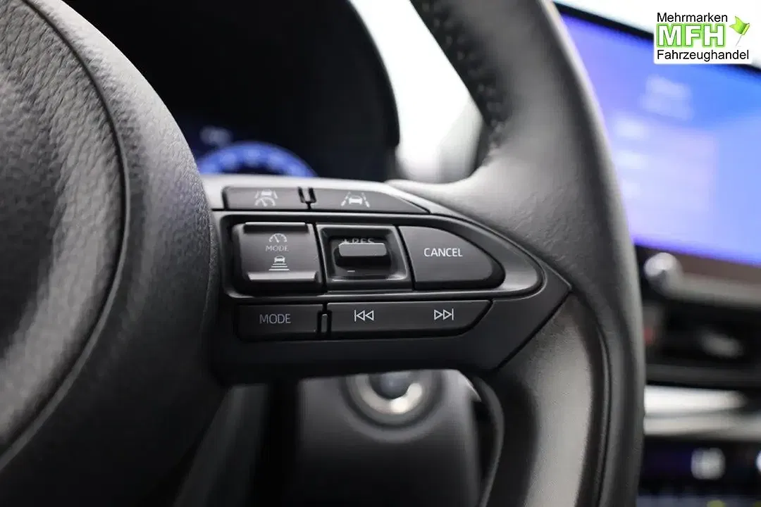 Toyota Yaris - Thumbnail 13