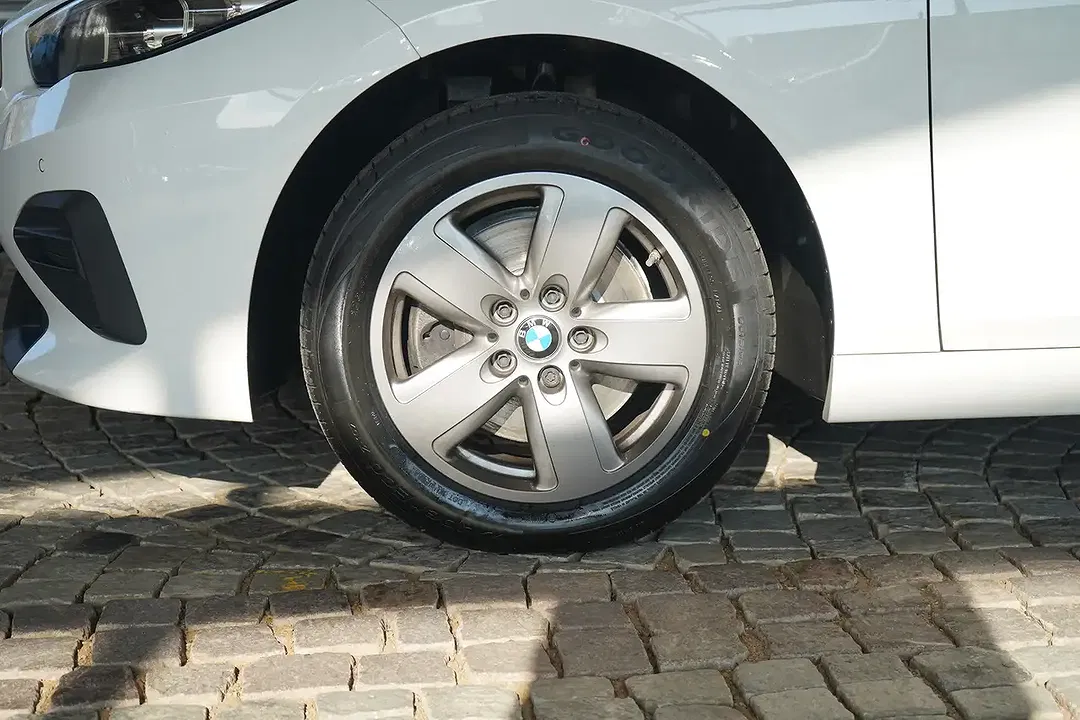 BMW 218 - Thumbnail 11