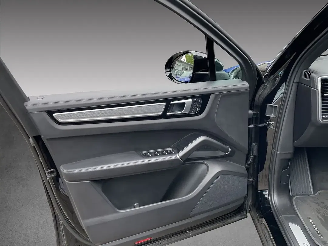 Porsche Cayenne - Thumbnail 8