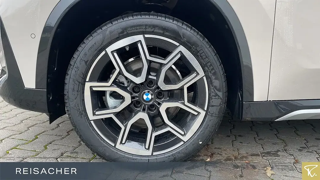 BMW X1 - Thumbnail 3