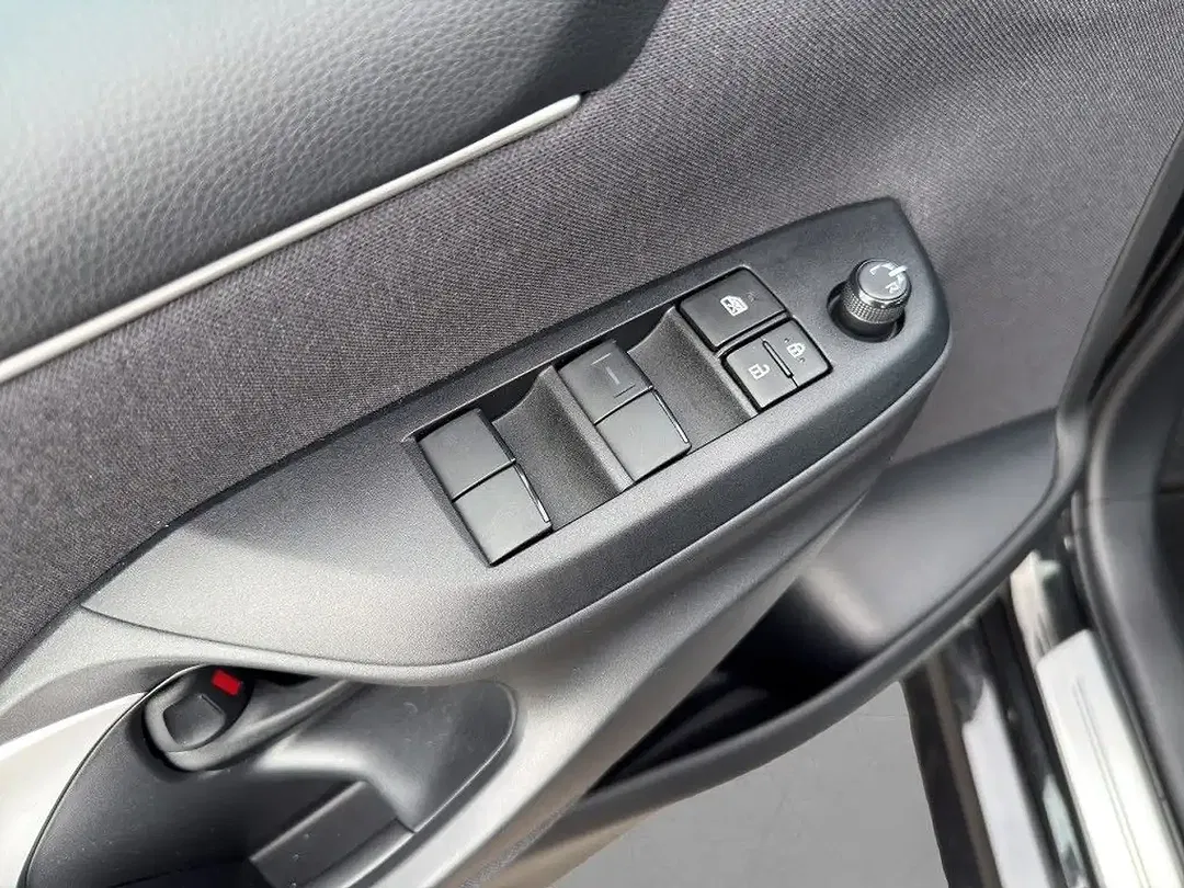 Toyota Yaris - Thumbnail 9