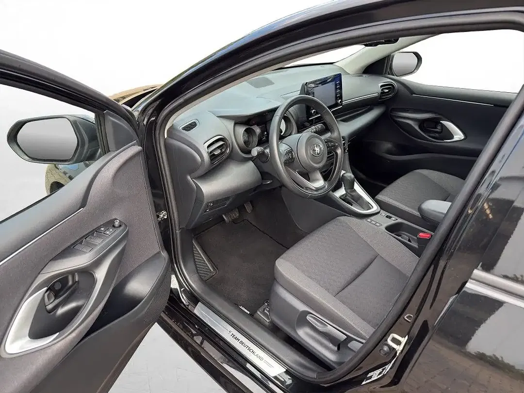 Toyota Yaris - Thumbnail 10