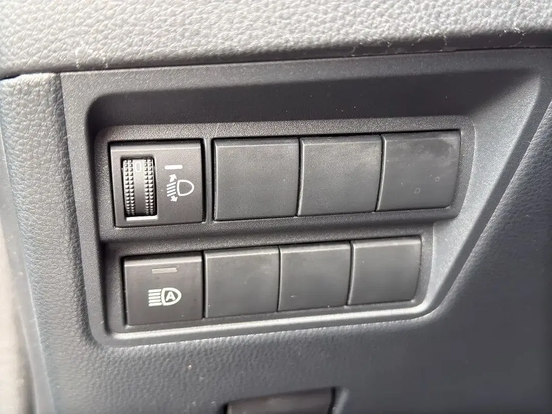 Toyota Yaris - Thumbnail 11