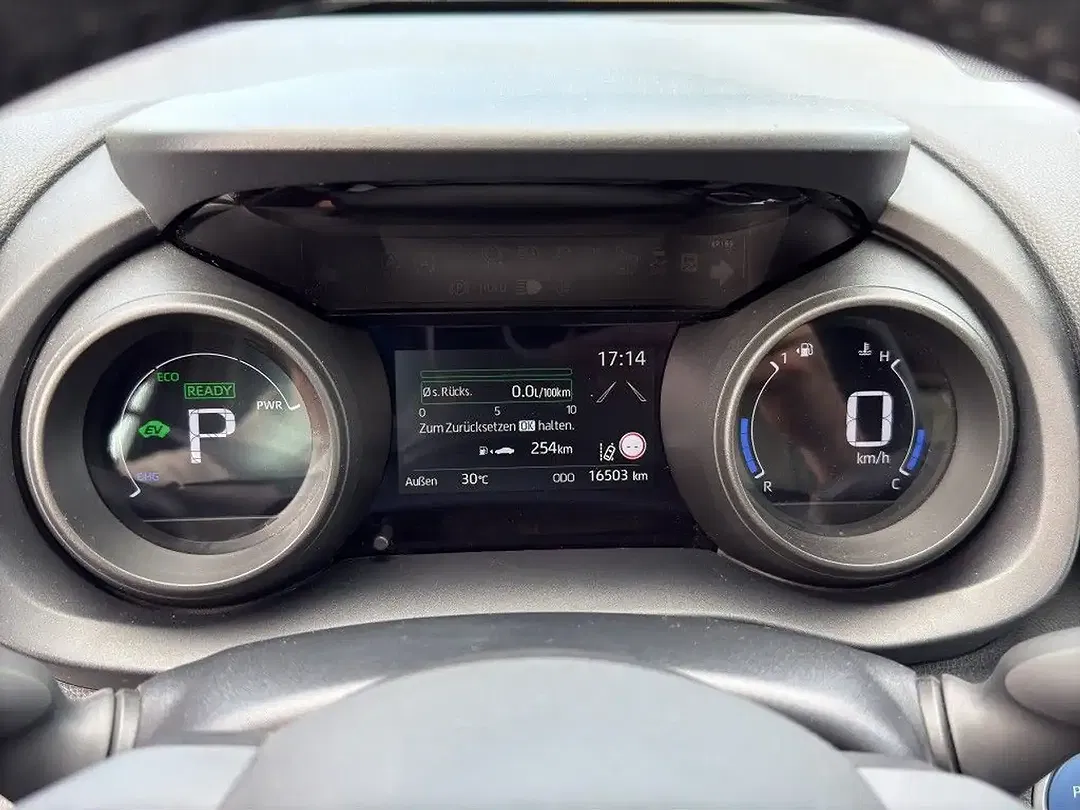 Toyota Yaris - Thumbnail 13