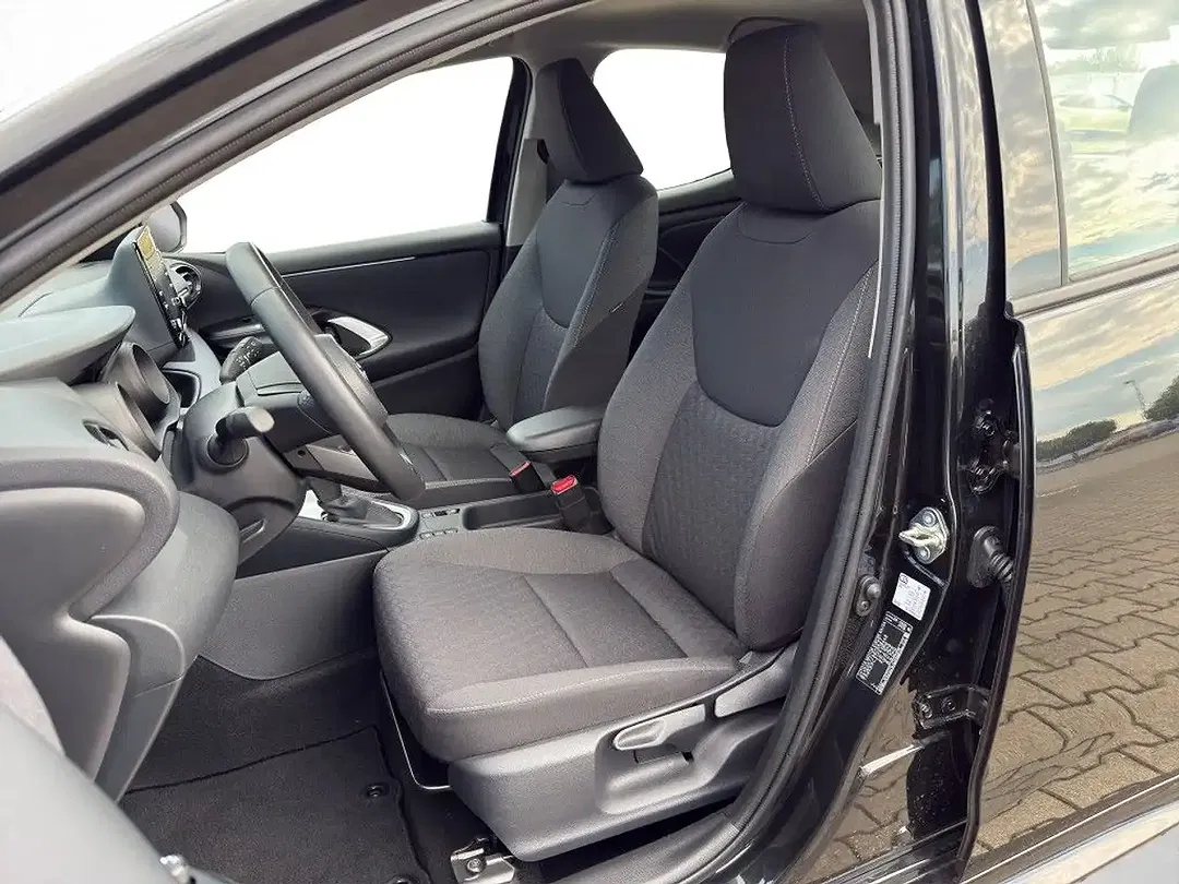 Toyota Yaris - Thumbnail 8