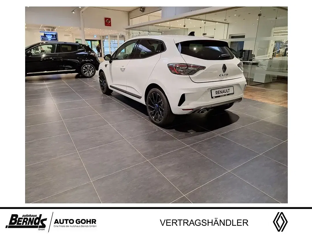 Renault Clio - Thumbnail 3